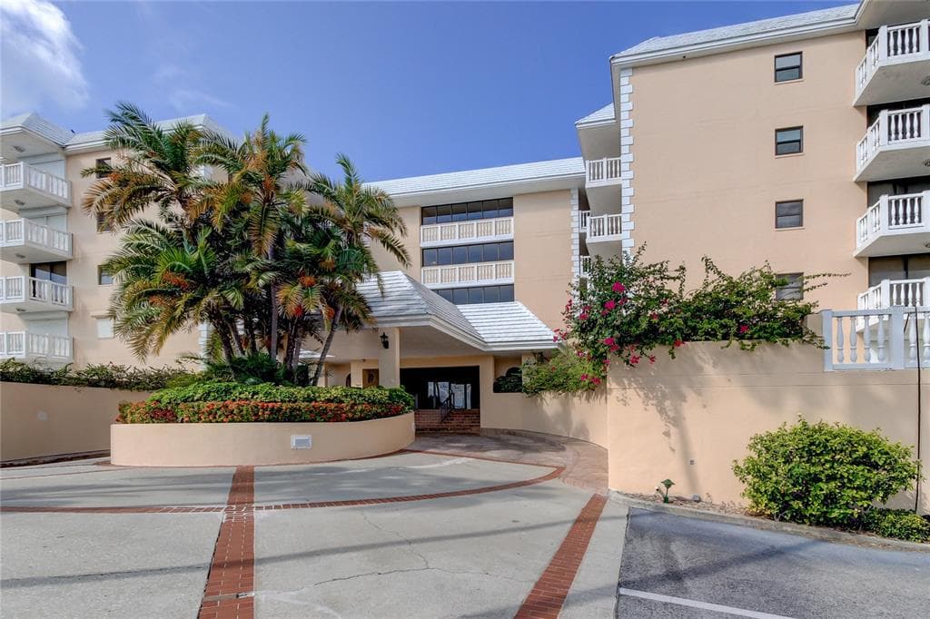 6650 SUNSET WAY UNIT 117 ST PETE BEACH, FL 33706