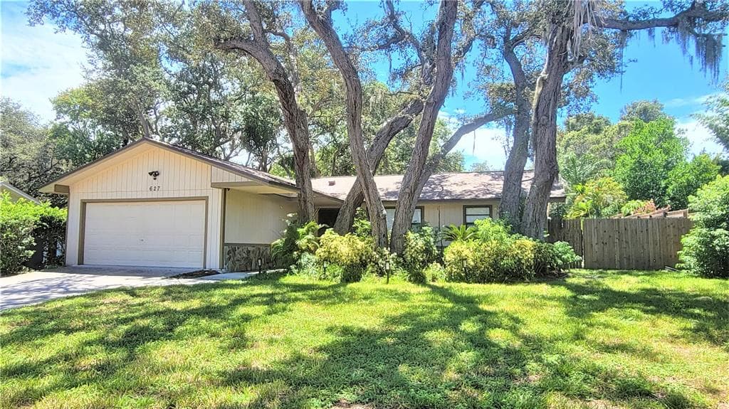 627 TIMBER LANE TARPON SPRINGS, FL 34689