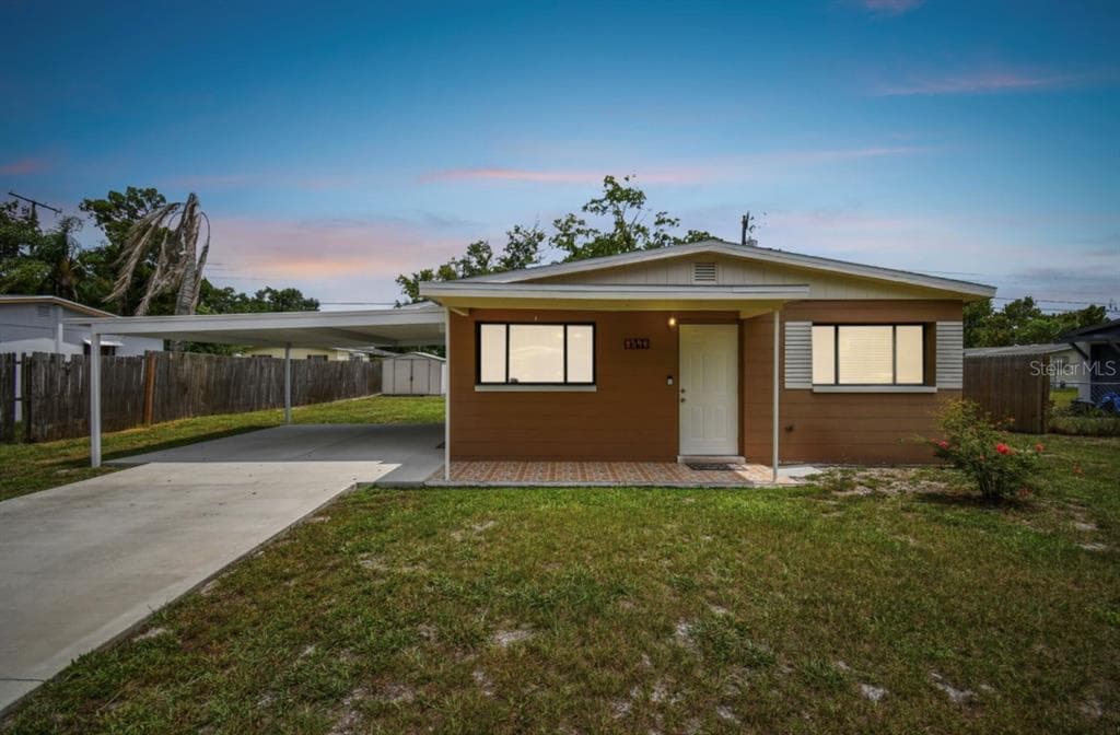 8413 PINEWOOD STREET TAMPA, FL 33615