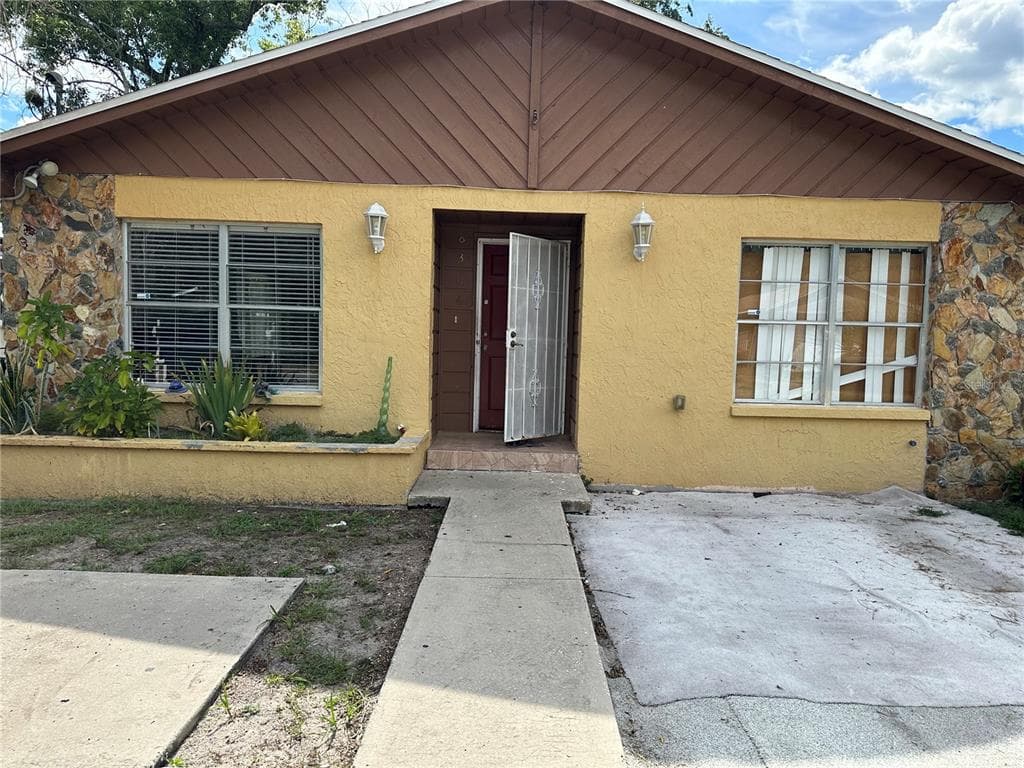 8304 EL PORTAL DRIVE TAMPA, FL 33604