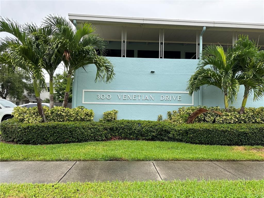 300 VENETIAN DRIVE UNIT 5 CLEARWATER, FL 33755