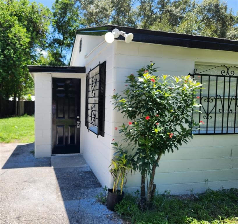 8307 N HILLSBOROUGH LANE TAMPA, FL 33604