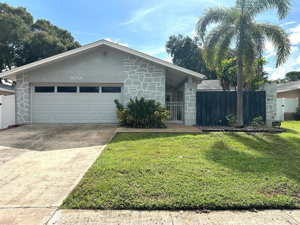 6001 APPLECROSS STREET N ST PETERSBURG, FL 33709