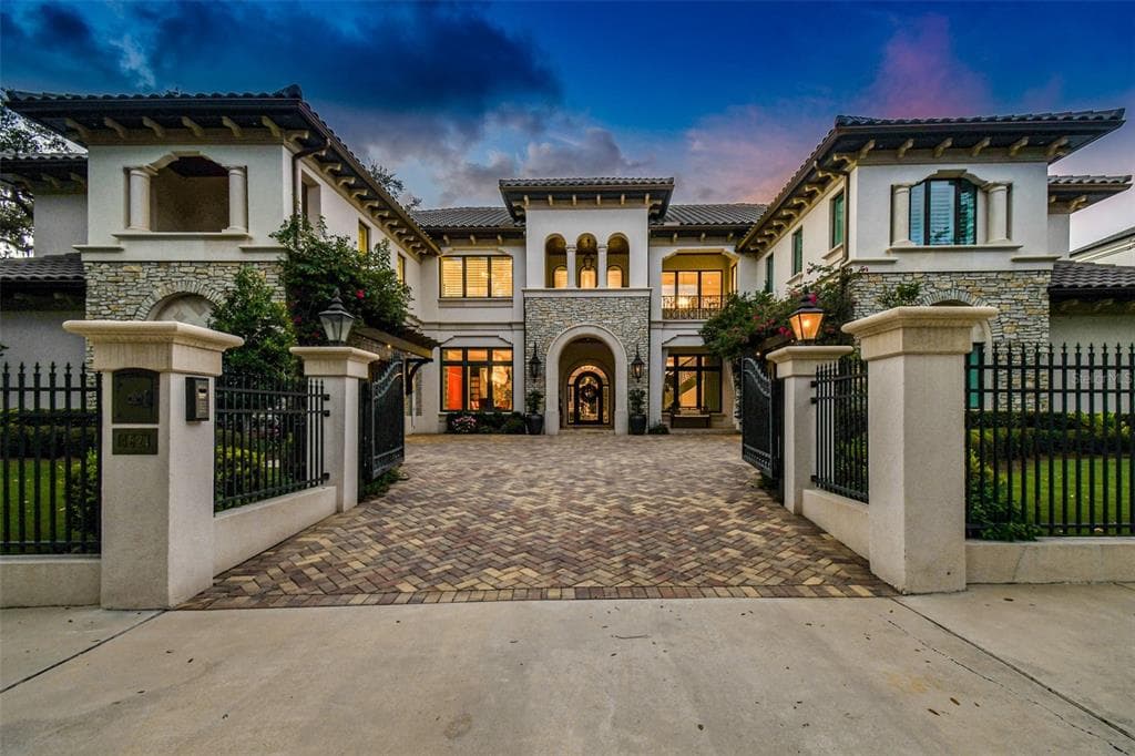 4521 W BEACHWAY DRIVE TAMPA, FL 33609