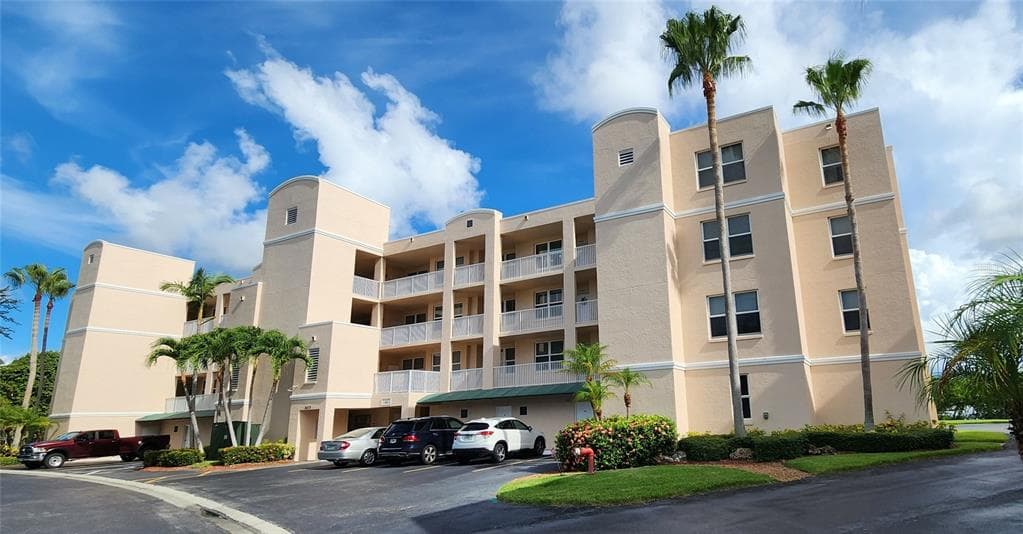 6575 99TH WAY N UNIT 22101 ST PETERSBURG, FL 33708