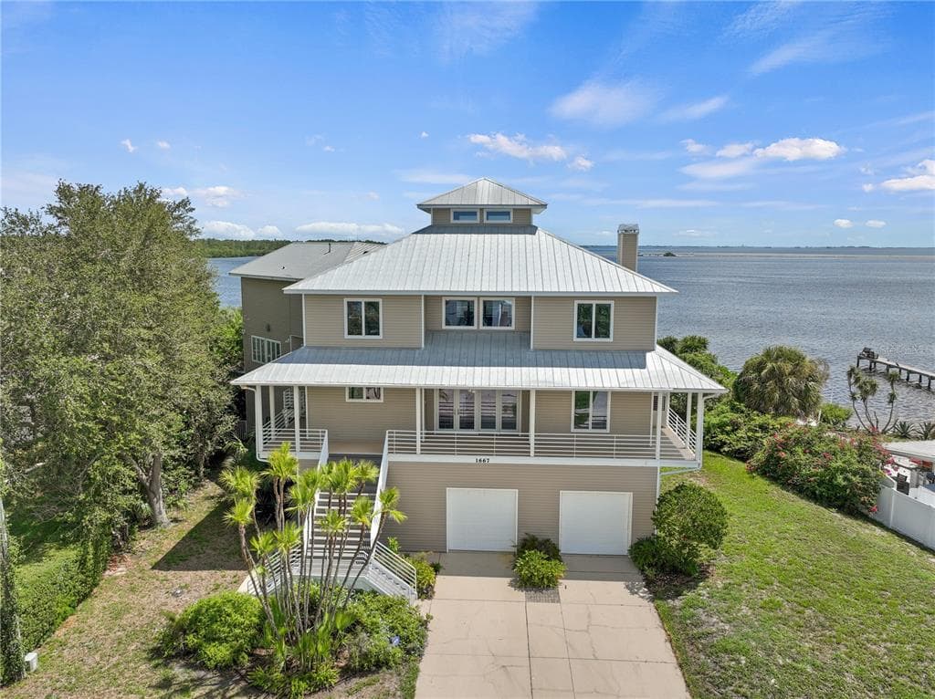 1667 SEA BREEZE DRIVE TARPON SPRINGS, FL 34689
