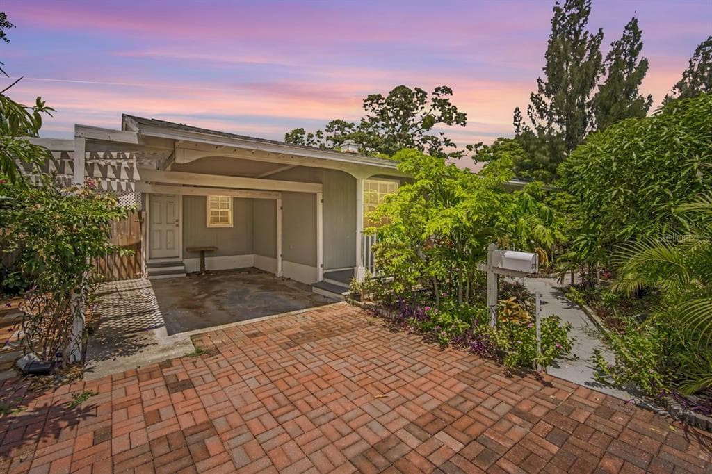 2721 17TH AVENUE N ST PETERSBURG, FL 33713