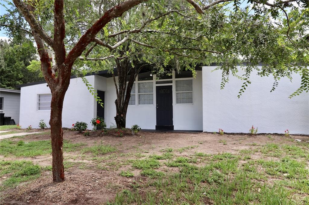 1127 DOGWOOD AVENUE TAMPA, FL 33613