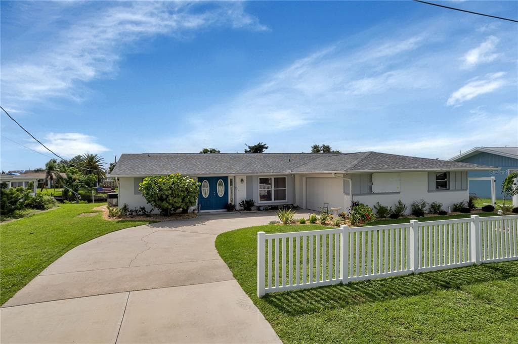 131 CARLISLE AVENUE NW PORT CHARLOTTE, FL 33952