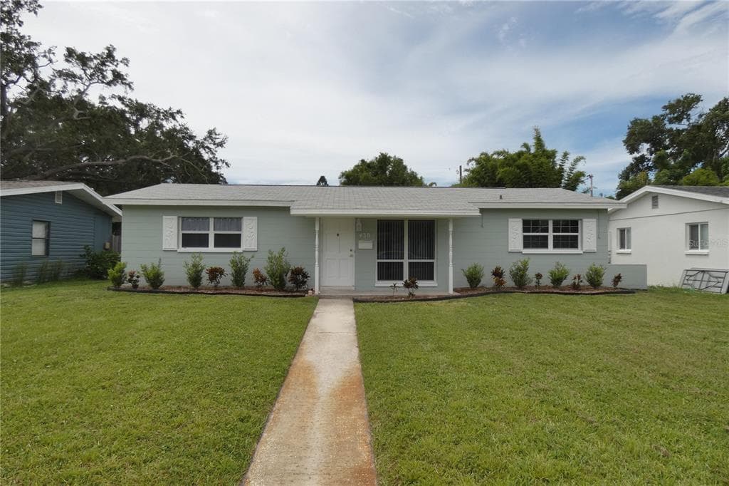 430 42ND AVENUE NE ST PETERSBURG, FL 33703
