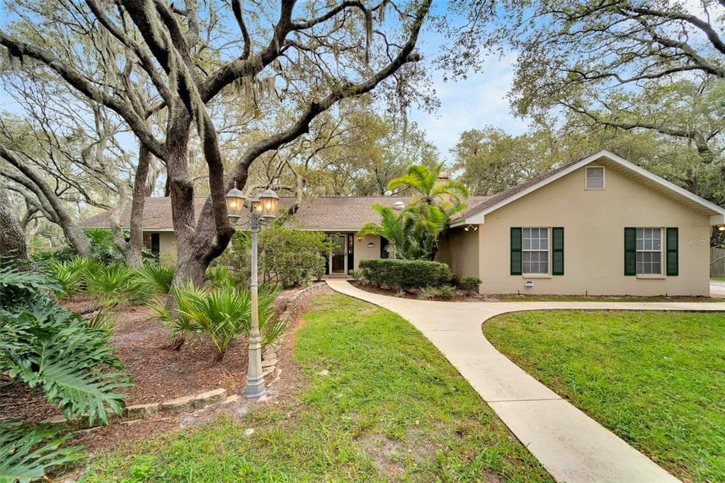 12104 SHADOW RUN BOULEVARD RIVERVIEW, FL 33569