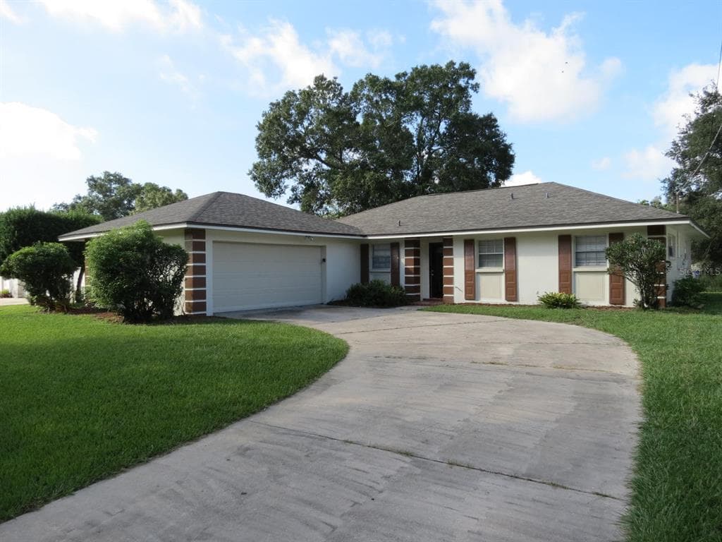 4439 DOLPHIN DRIVE TAMPA, FL 33617