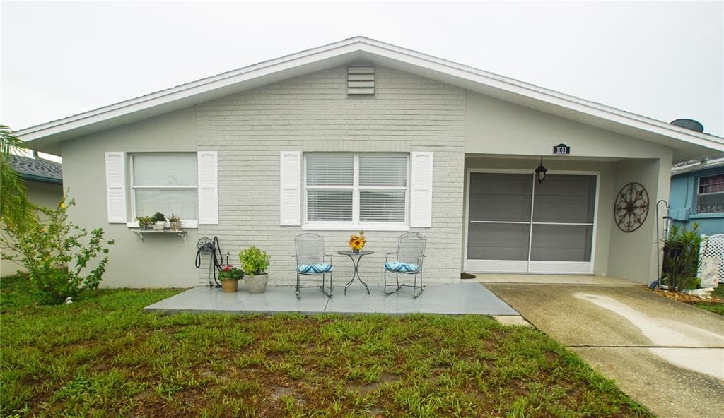 1011 HERON COURT