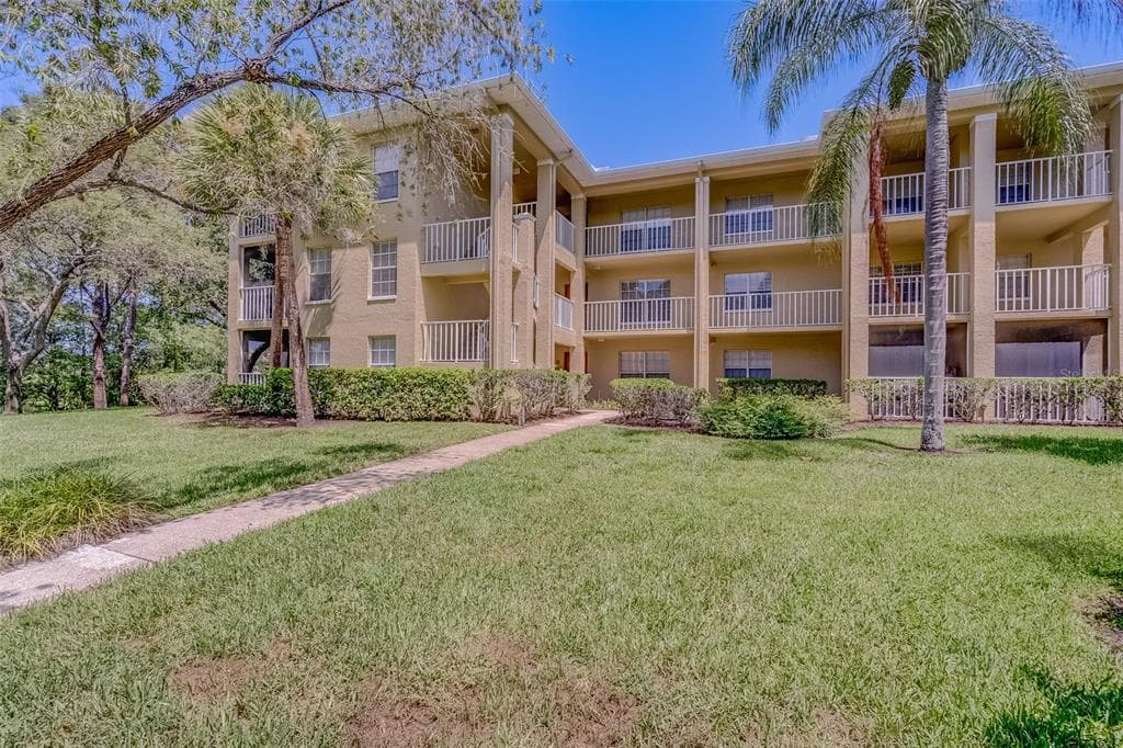 2690 CORAL LANDINGS BOULEVARD UNIT 423 PALM HARBOR, FL 34684