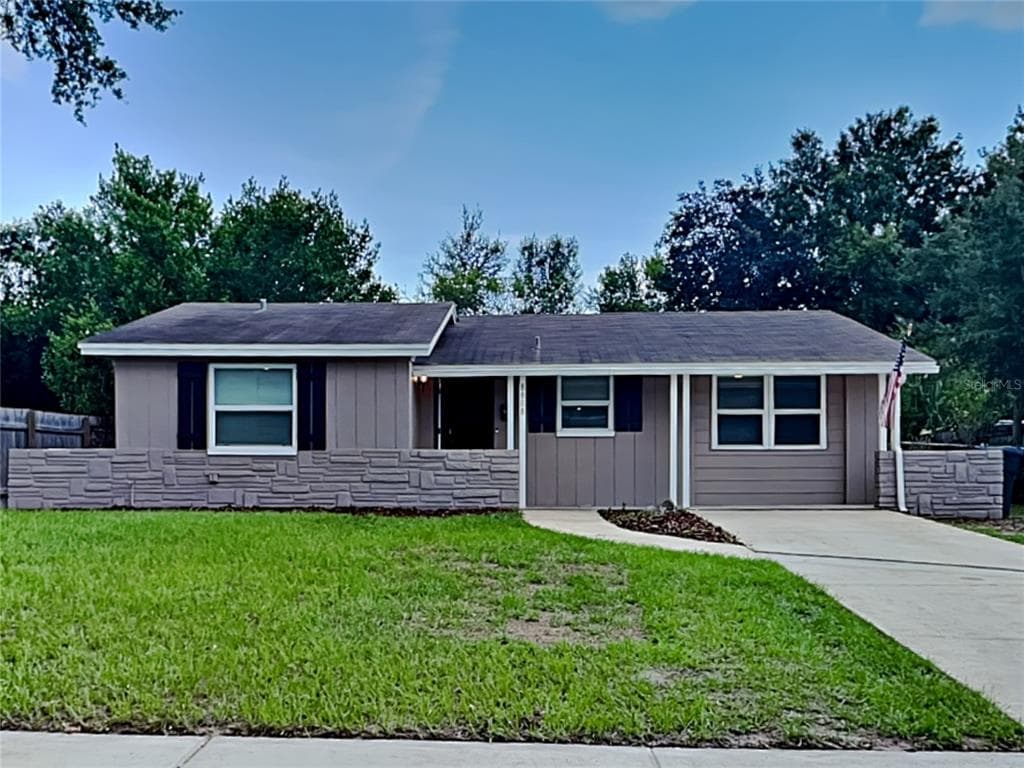 8808 AUBURN WAY TAMPA, FL 33615