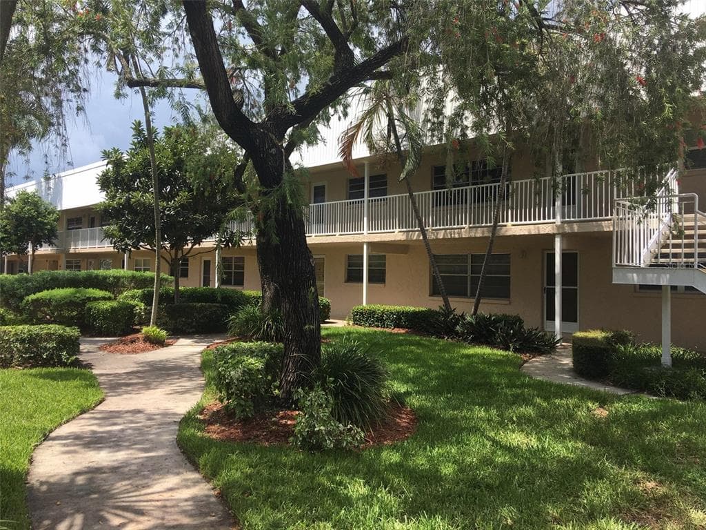 10032 65TH AVENUE N UNIT 15 ST PETERSBURG, FL 33708