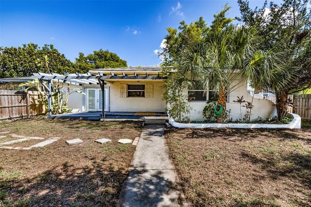 5655 1ST AVENUE N ST PETERSBURG, FL 33710