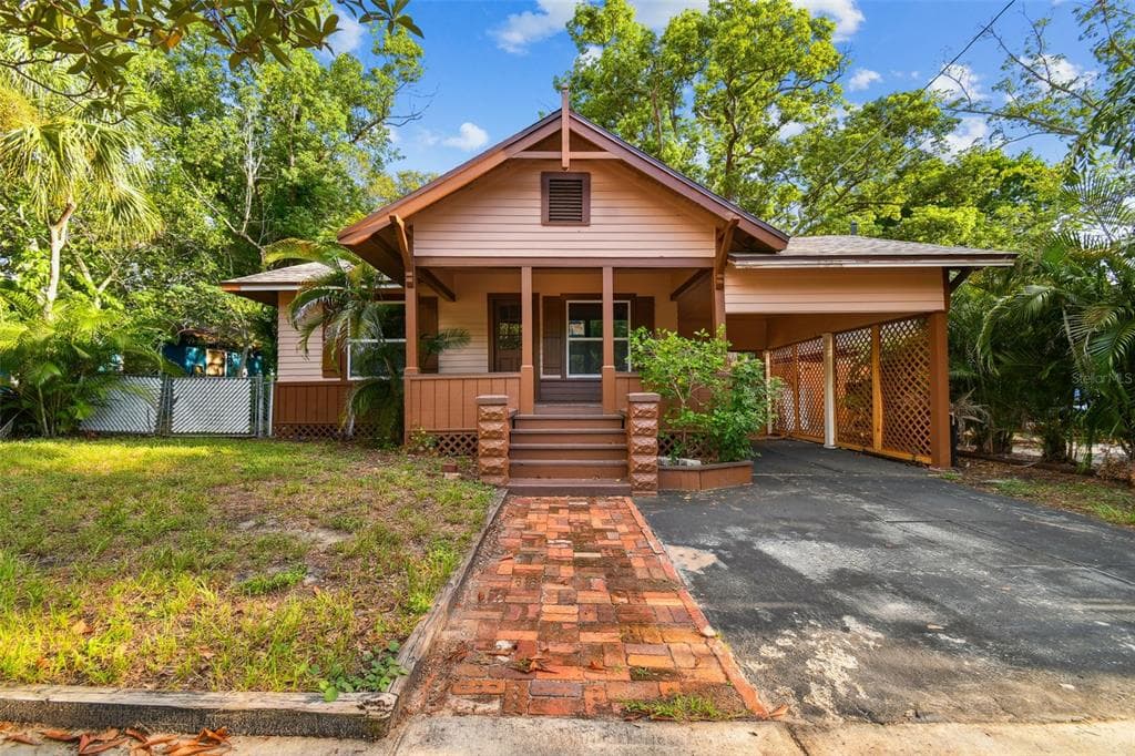 548 CYPRESS STREET TARPON SPRINGS, FL 34689