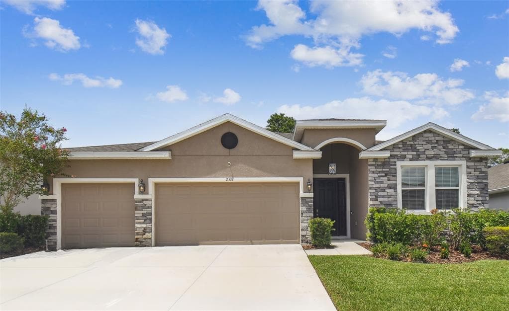 2537 KNIGHT ISLAND DRIVE