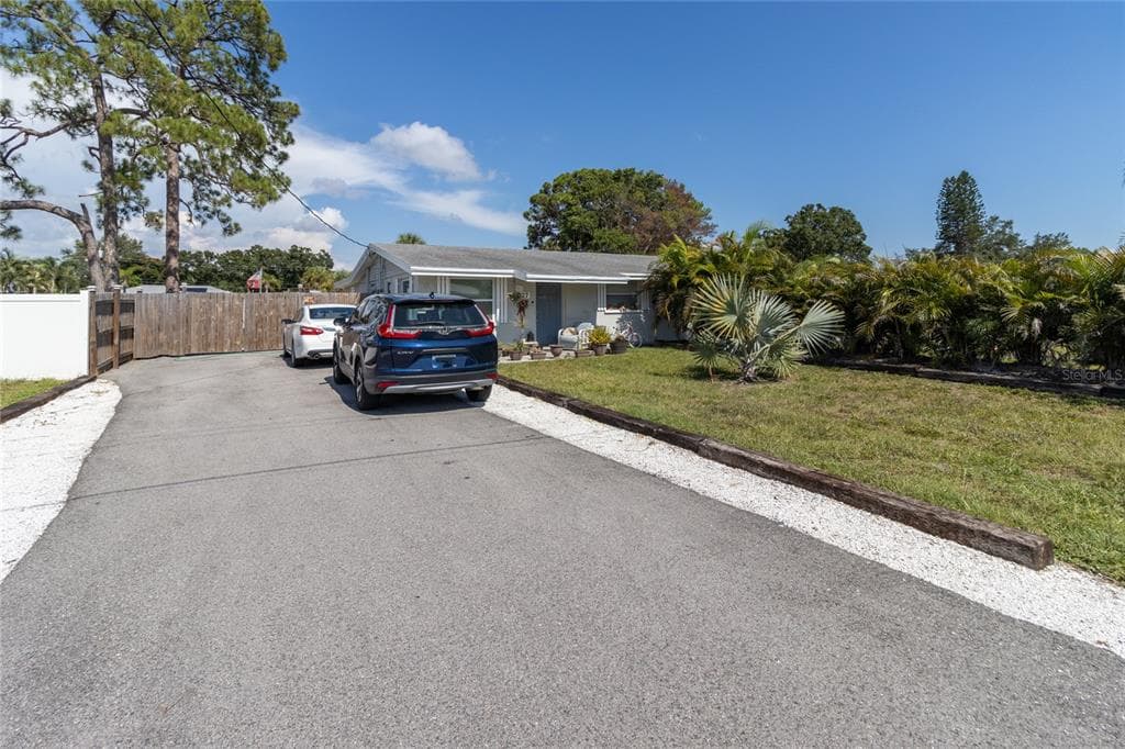 5527 23RD STREET W BRADENTON, FL 34207