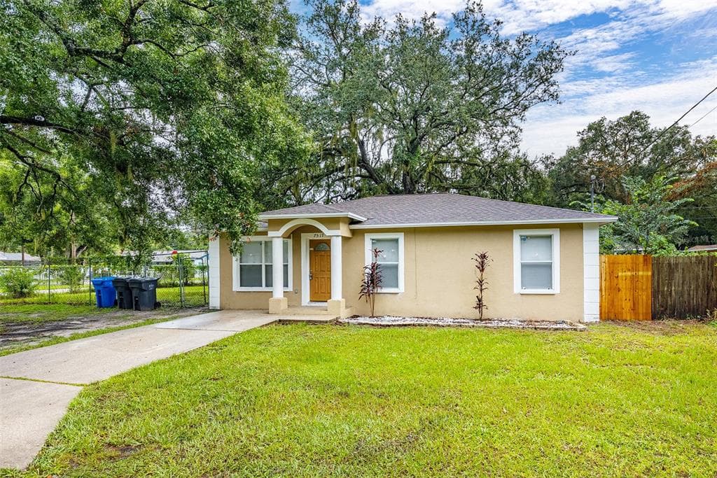 7517 CONNECTICUT DRIVE TAMPA, FL 33619