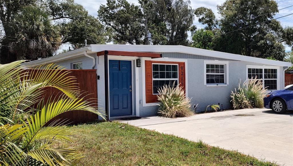 9215 STARKEY ROAD SEMINOLE, FL 33777