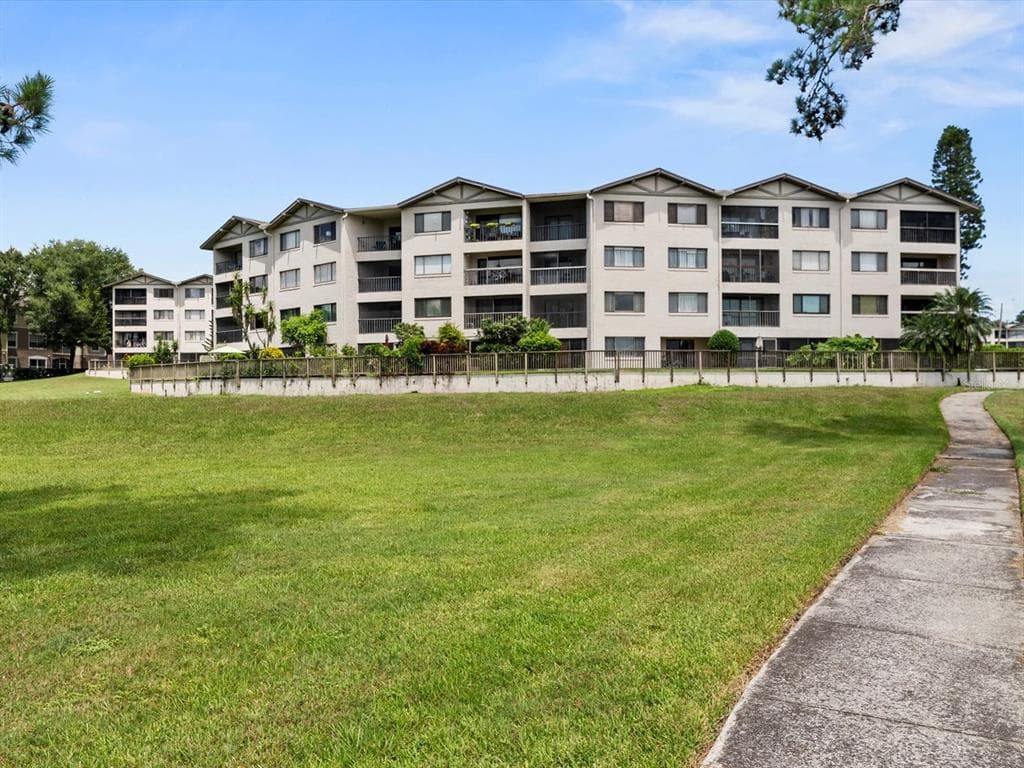 1052 LOTUS COVE COURT UNIT 731 ALTAMONTE SPRINGS, FL 32714