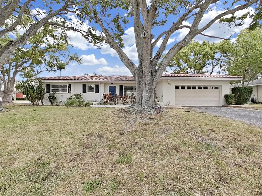1701 LAURIE LANE BELLEAIR, FL 33756