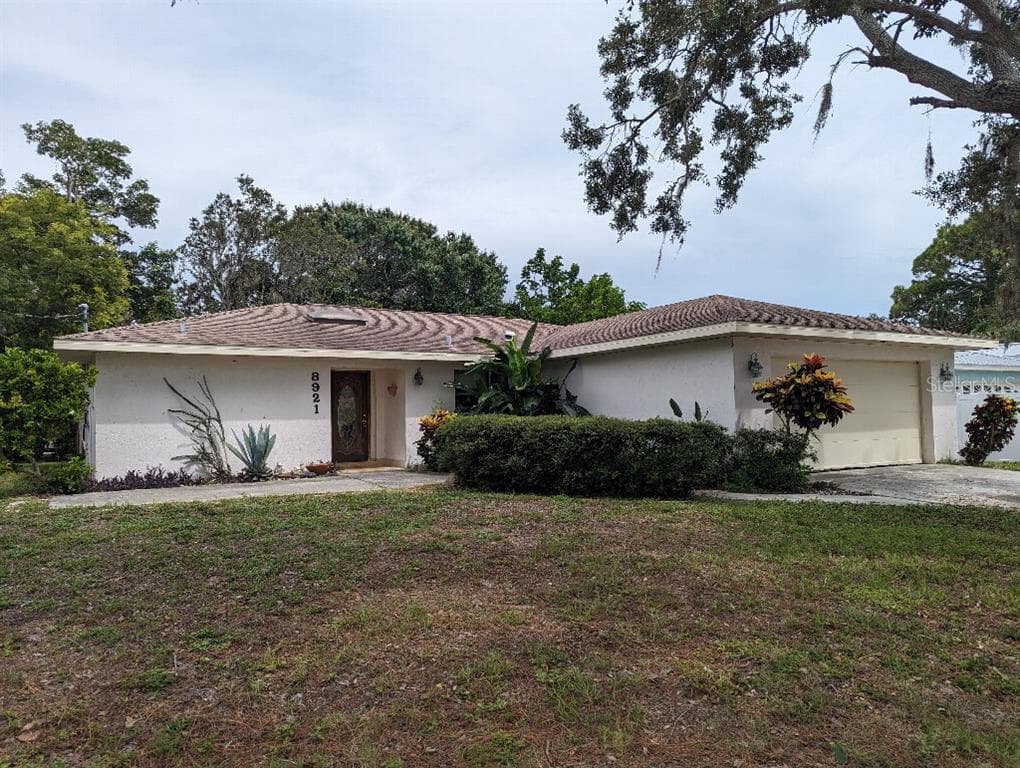 8921 POHOY AVENUE SARASOTA, FL 34231