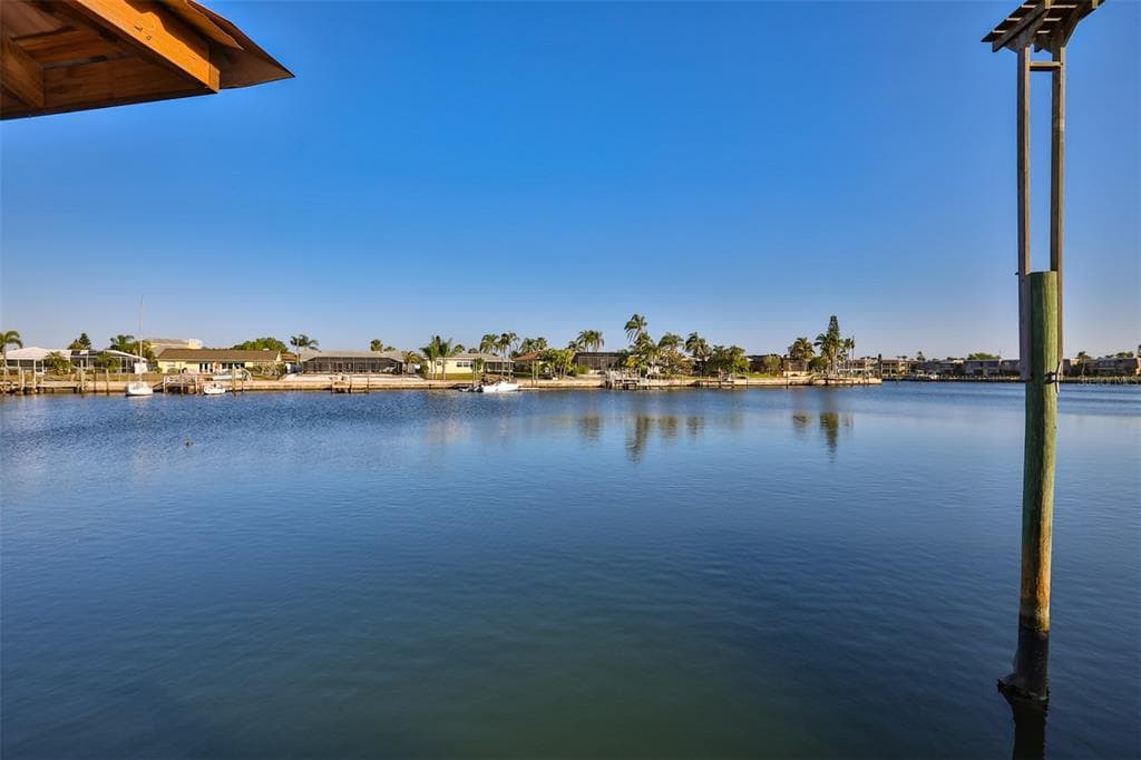 6422 LAKE SUNRISE DRIVE APOLLO BEACH, FL 33572