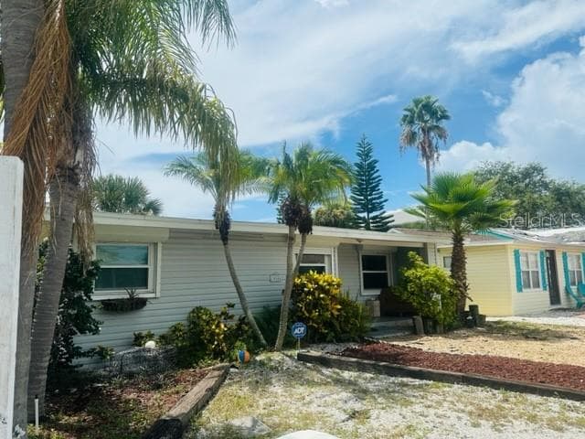 18004 1ST STREET E REDINGTON SHORES, FL 33708