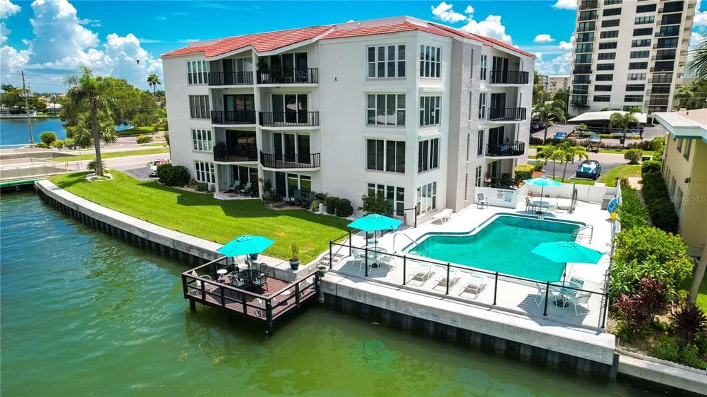 298 SKIFF POINT UNIT 101 CLEARWATER, FL 33767