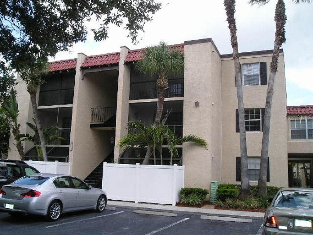 5305 SAN SEBASTIAN COURT UNIT 225 TAMPA, FL 33609