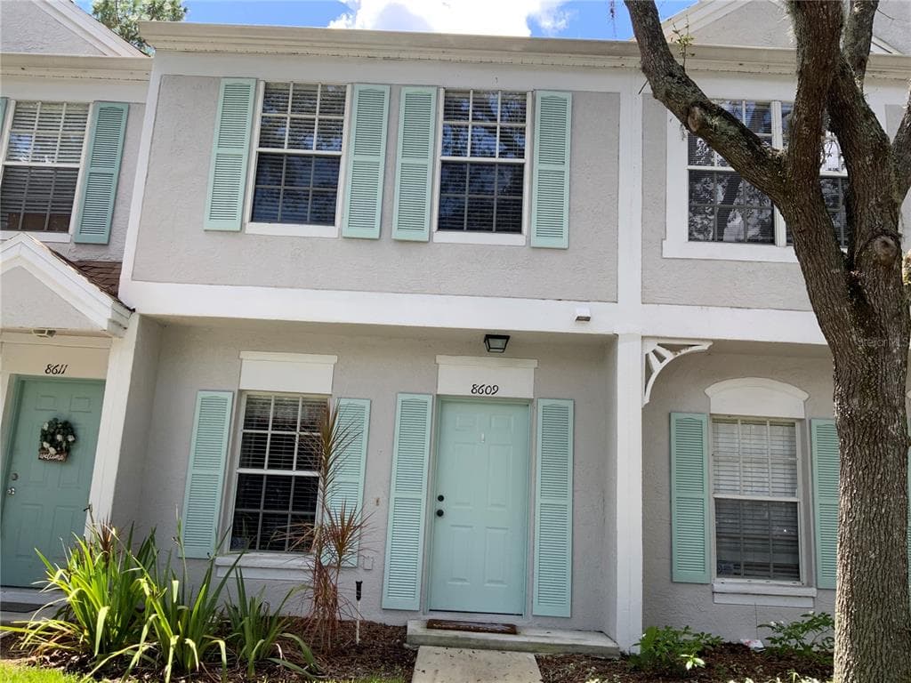 8609 HUNTERS KEY CIRCLE TAMPA, FL 33647