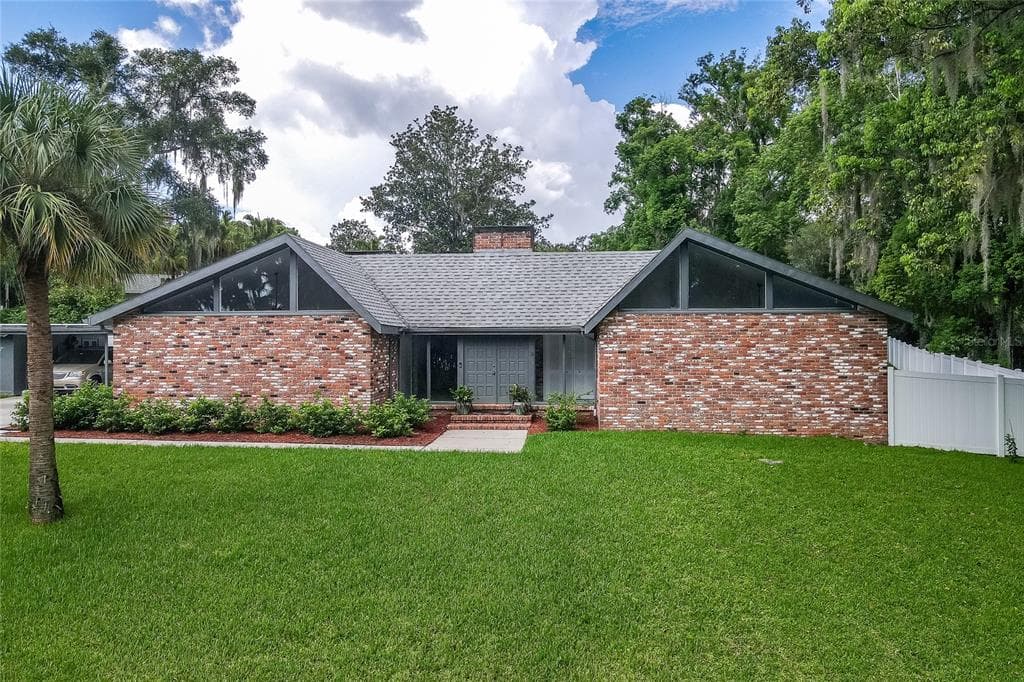 260 SUNSET DRIVE BROOKSVILLE, FL 34601