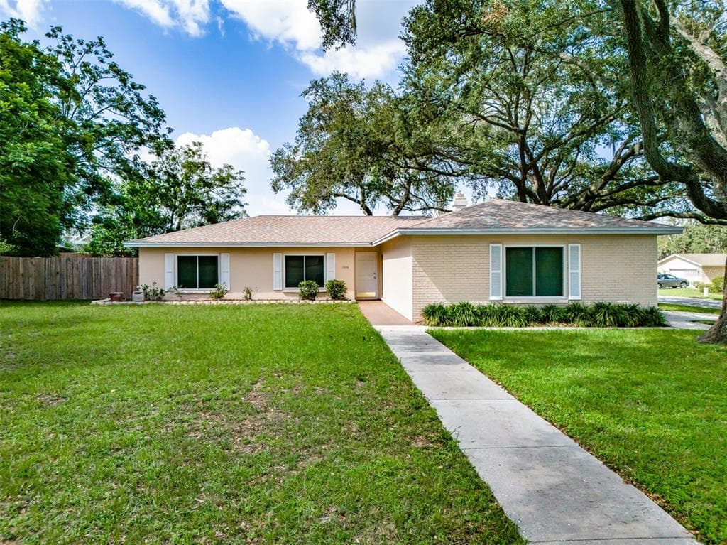 1016 LADY GUINEVERE DRIVE VALRICO, FL 33594