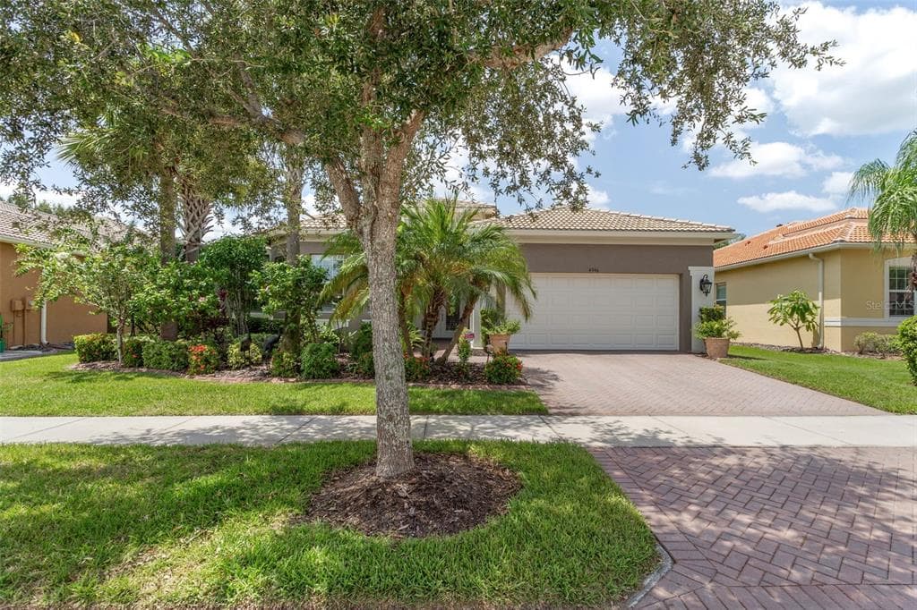 4946 SAPPHIRE SOUND DRIVE WIMAUMA, FL 33598