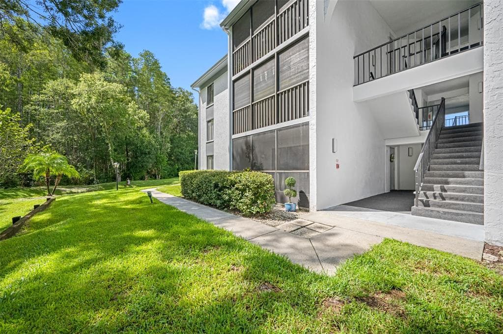 1344 PINE RIDGE CIRCLE E UNIT G1 TARPON SPRINGS, FL 34688