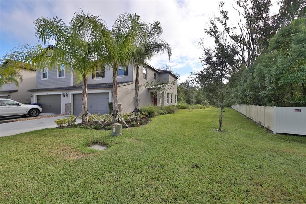 1284 WHITE FOX RUN LUTZ, FL 33549