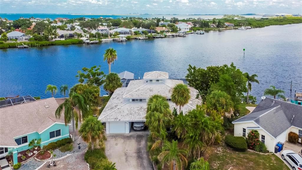 6641 DOLPHIN COVE DR