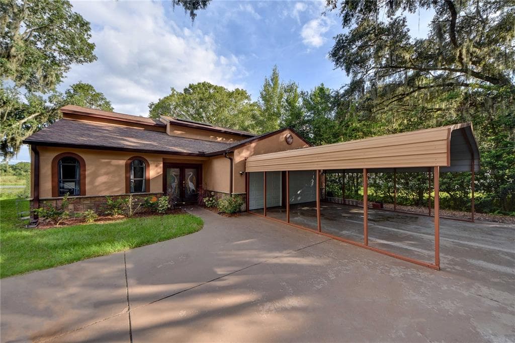 20258 LAKES EDGE LANE LUTZ, FL 33558