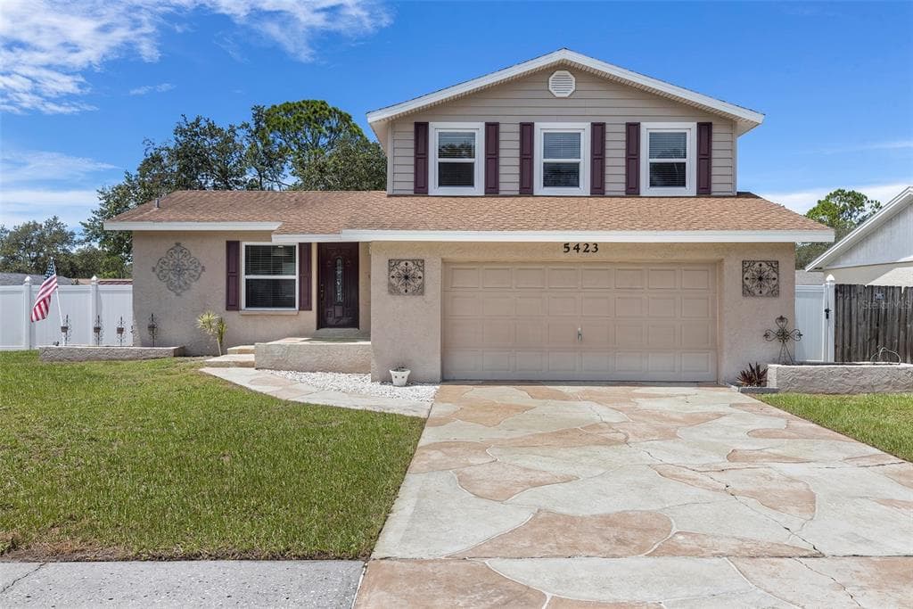 5423 FULMAR DRIVE TAMPA, FL 33625