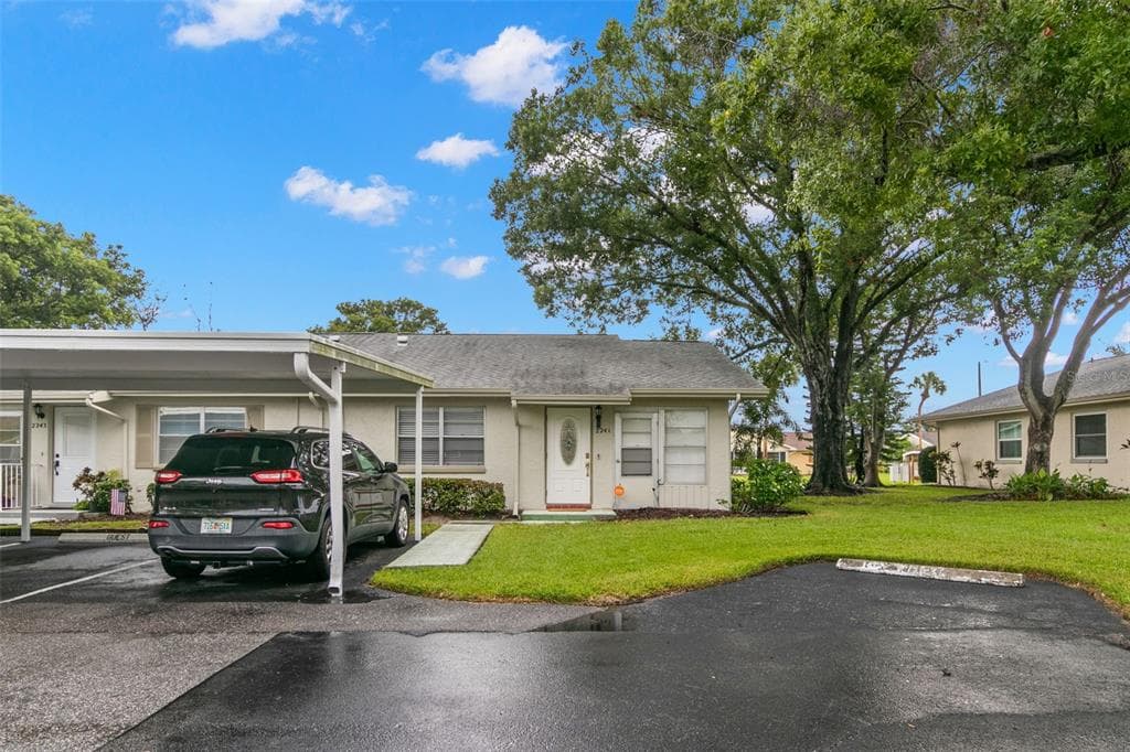 2241 GRENADIER DRIVE SUN CITY CENTER, FL 33573
