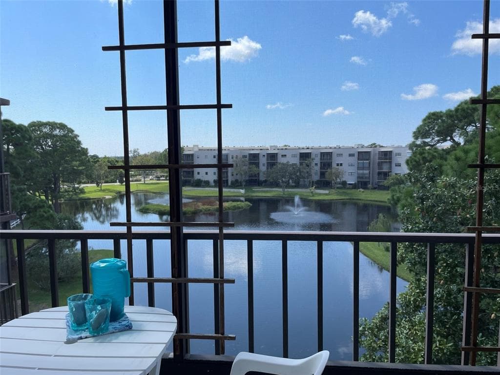 6188 80TH STREET N UNIT 403 ST PETERSBURG, FL 33709