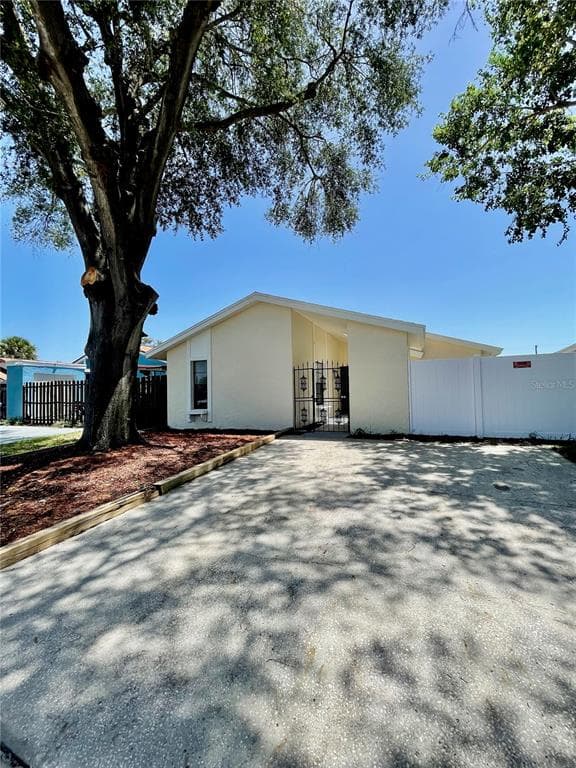 10509 BRYNWOOD LANE TAMPA, FL 33624