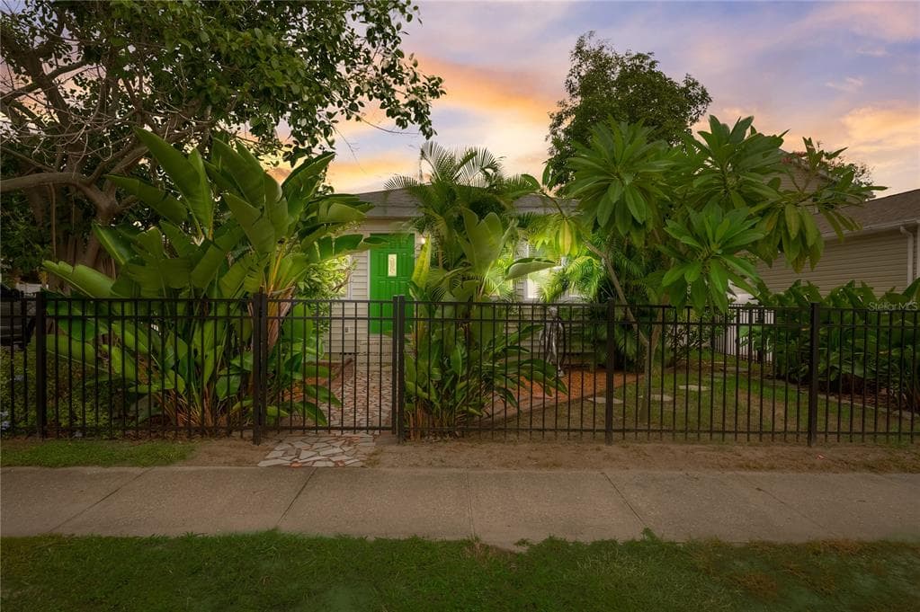 461 27TH AVENUE N ST PETERSBURG, FL 33704