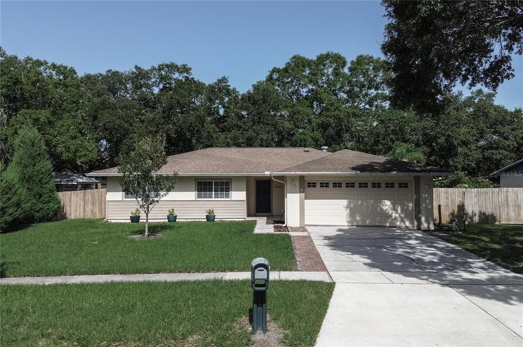 15802 COUNTRY LAKE DRIVE TAMPA, FL 33624