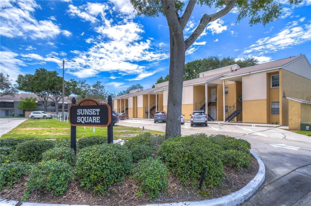 3814 N OAK DRIVE UNIT L42 TAMPA, FL 33611