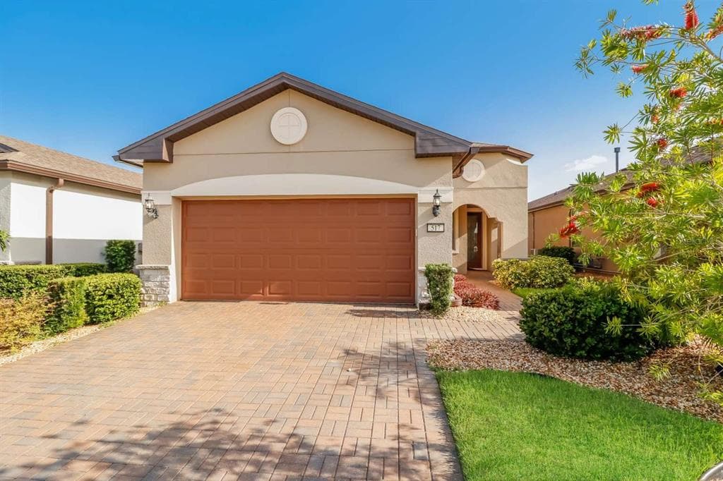 517 CANTABRIA DRIVE DAVENPORT, FL 33837