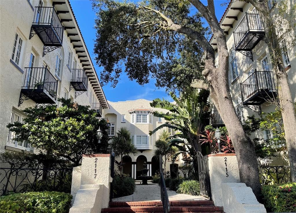 2117 W DEKLE AVENUE UNIT E-1